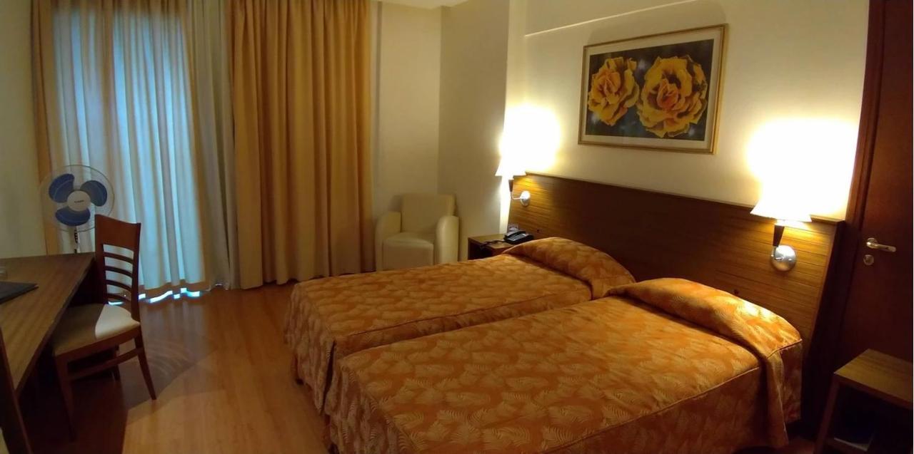 Master Plaza Hotel Барбасена Екстериор снимка